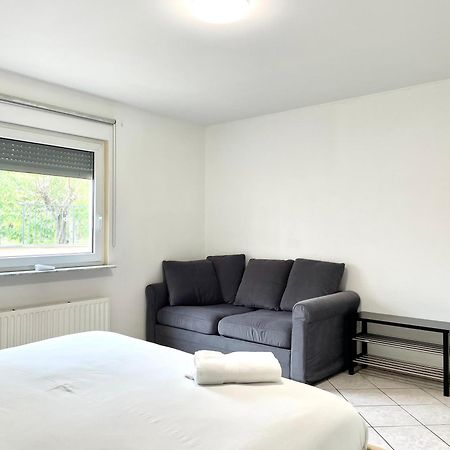 Large Room In Schuttrange Free Parking 10Mins To Airport Excellent Customer Services Exterior photo