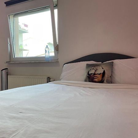 Large Room In Schuttrange Free Parking 10Mins To Airport Excellent Customer Services Exterior photo