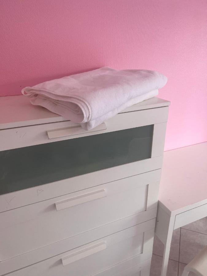 Large Room In Schuttrange Free Parking 10Mins To Airport Excellent Customer Services Exterior photo