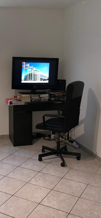 Large Room In Schuttrange Free Parking 10Mins To Airport Excellent Customer Services Exterior photo