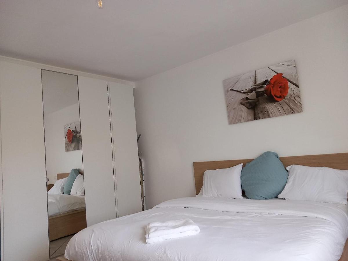 Large Room In Schuttrange Free Parking 10Mins To Airport Excellent Customer Services Exterior photo