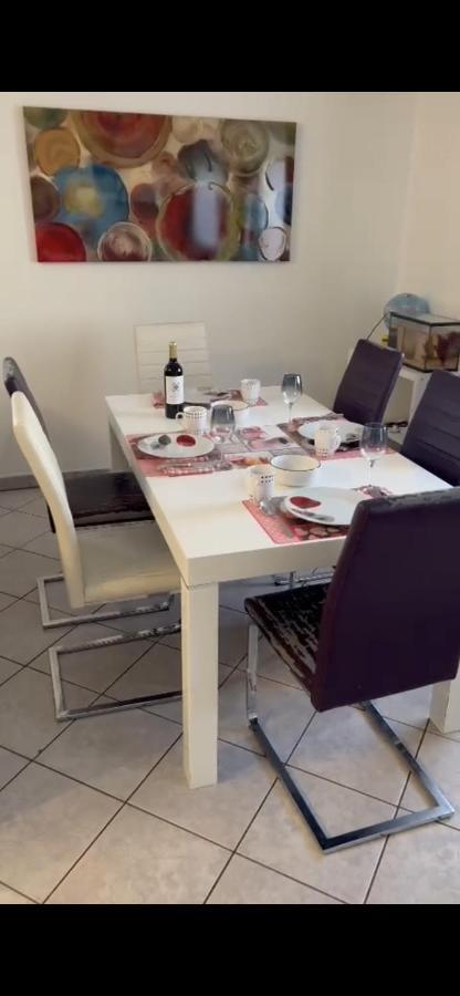 Large Room In Schuttrange Free Parking 10Mins To Airport Excellent Customer Services Exterior photo