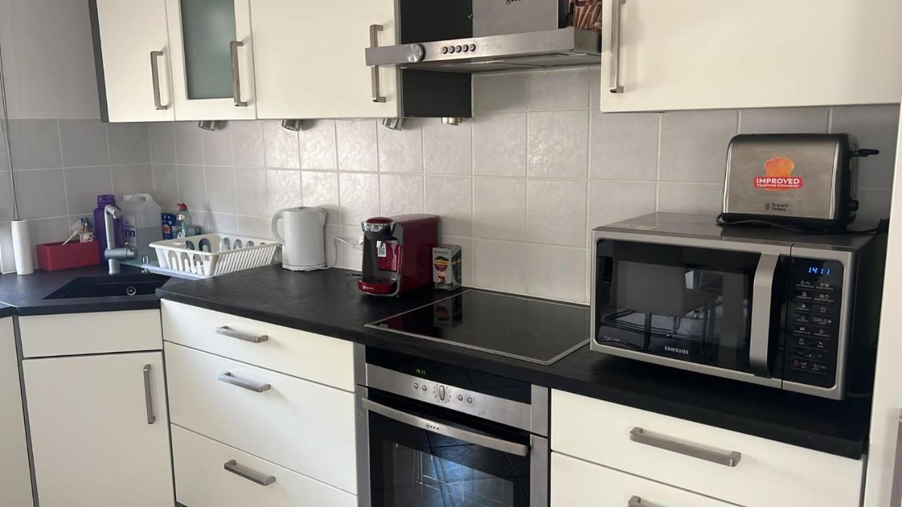 Large Room In Schuttrange Free Parking 10Mins To Airport Excellent Customer Services Exterior photo