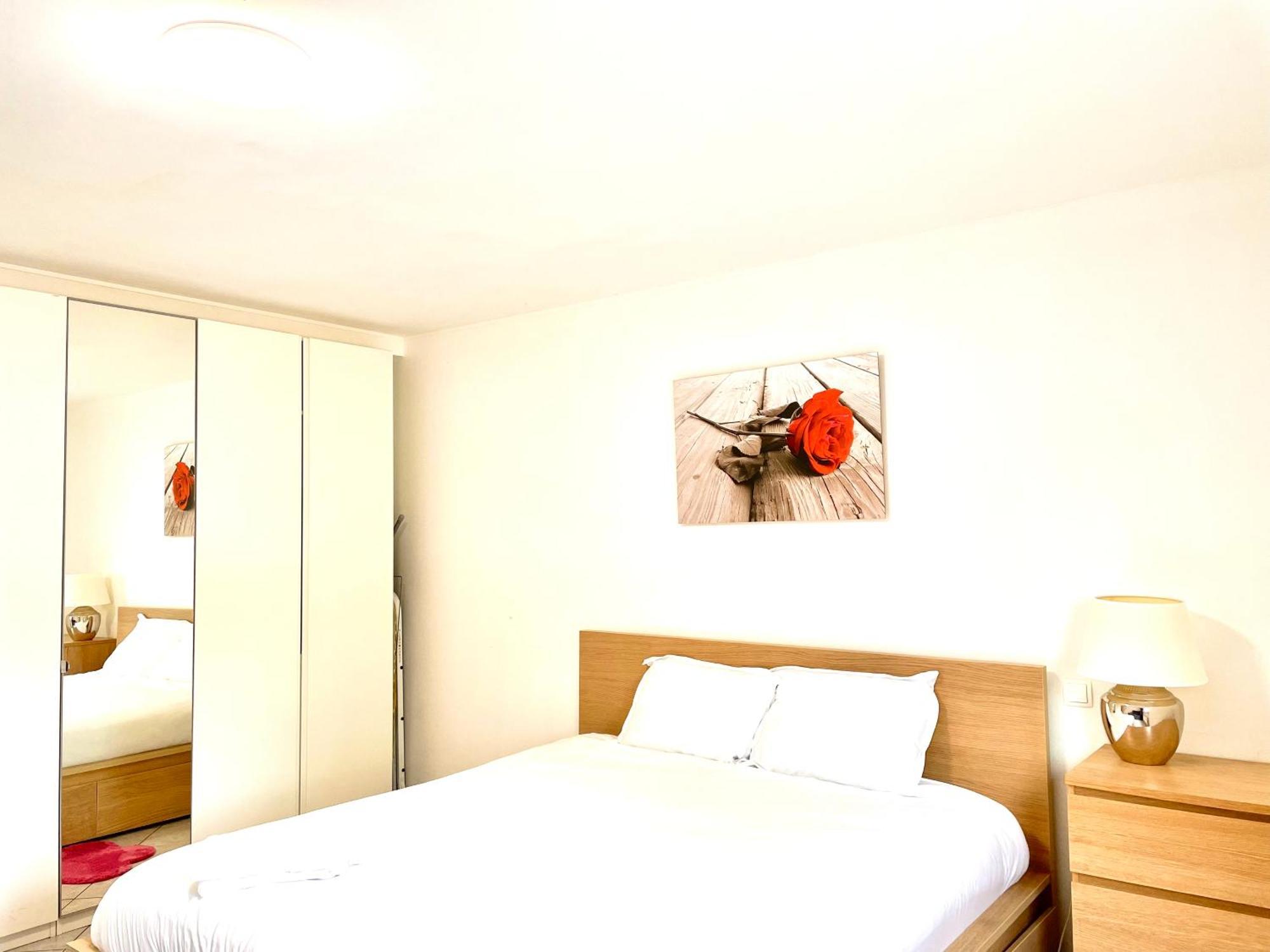 Large Room In Schuttrange Free Parking 10Mins To Airport Excellent Customer Services Exterior photo
