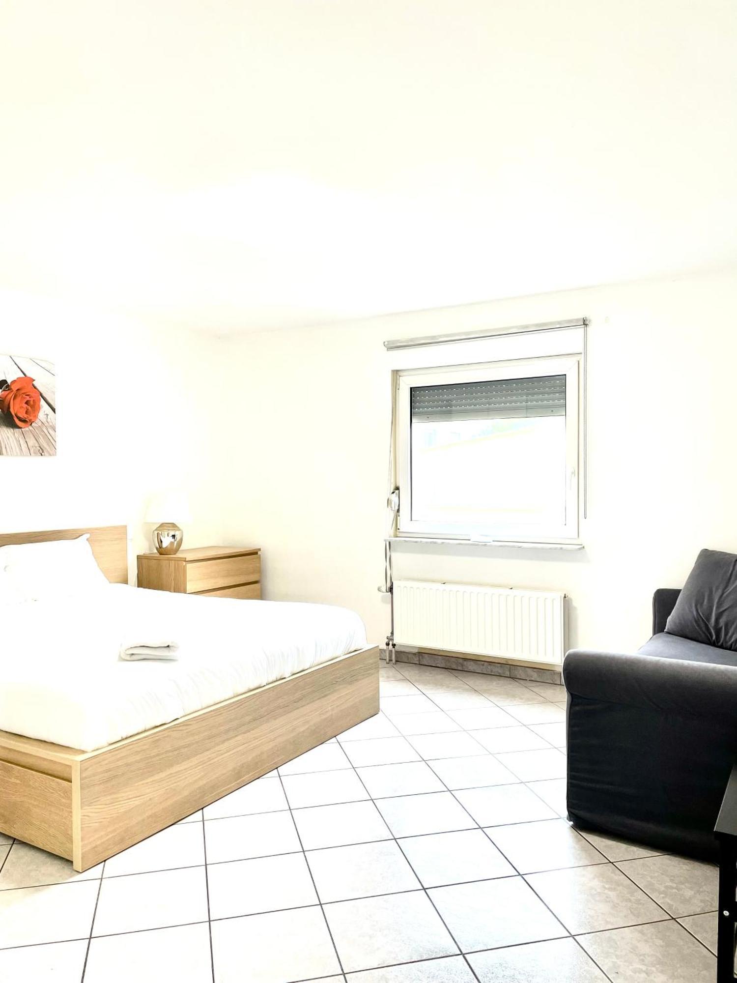 Large Room In Schuttrange Free Parking 10Mins To Airport Excellent Customer Services Exterior photo