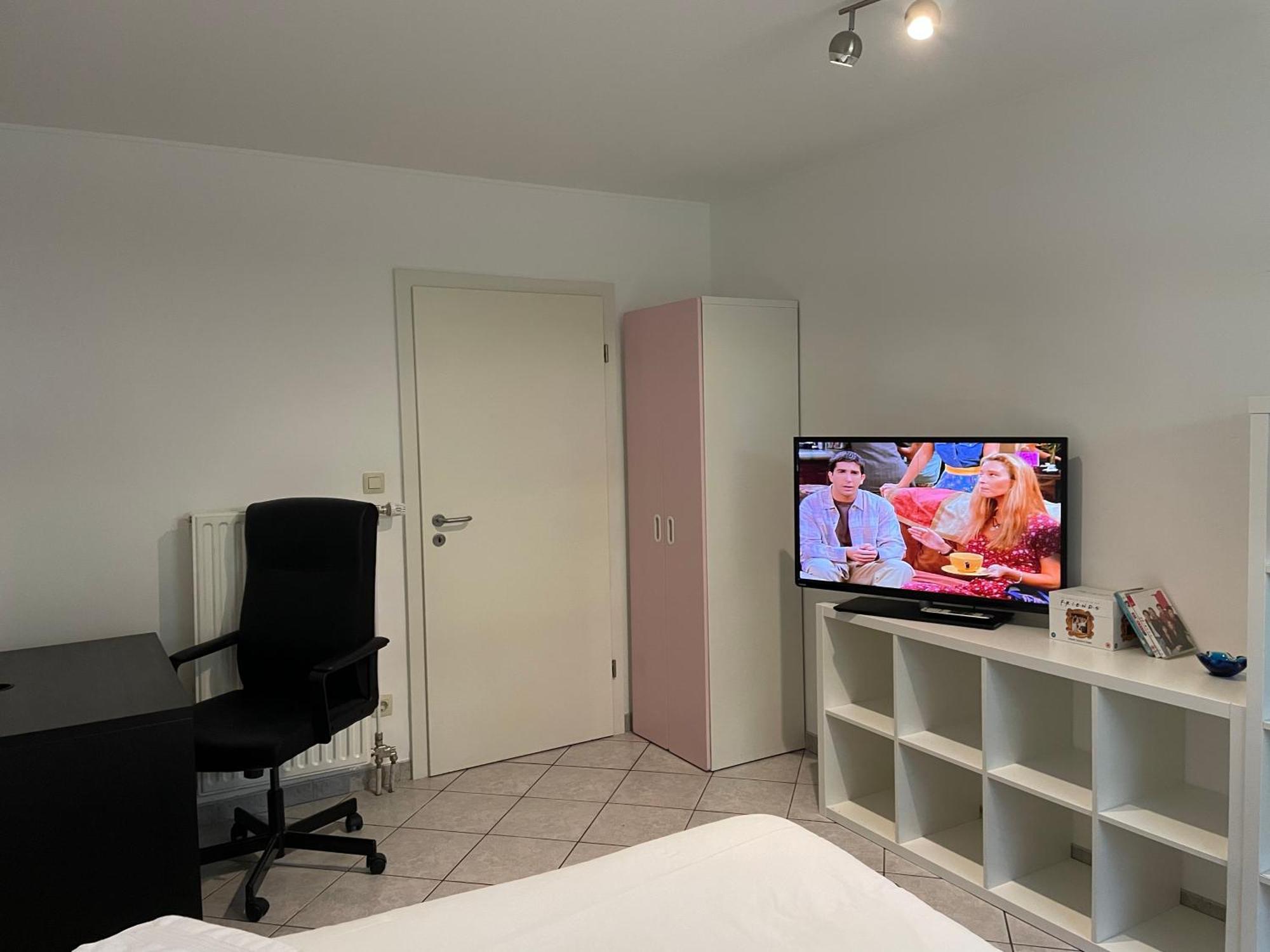 Large Room In Schuttrange Free Parking 10Mins To Airport Excellent Customer Services Exterior photo