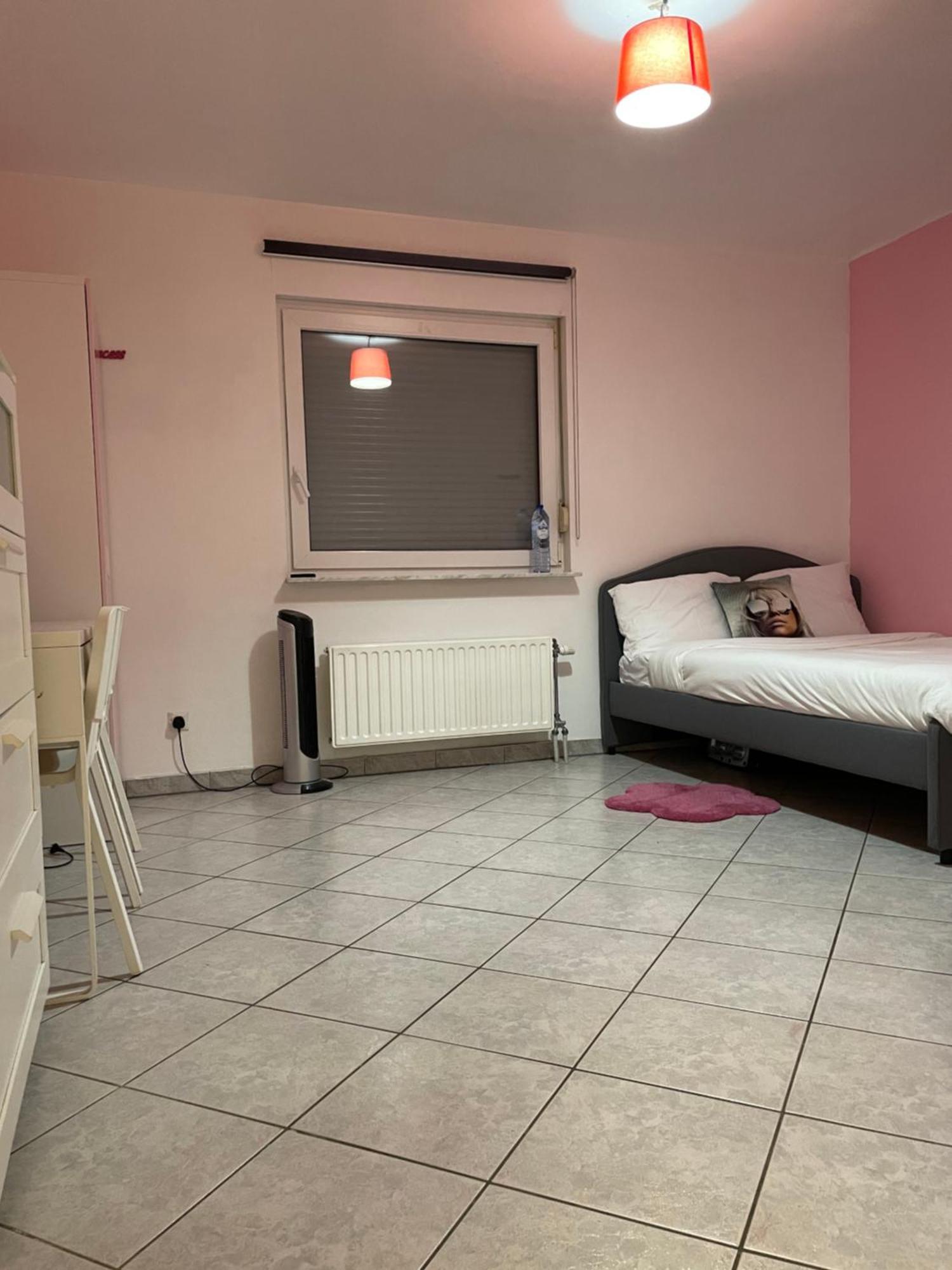 Large Room In Schuttrange Free Parking 10Mins To Airport Excellent Customer Services Exterior photo