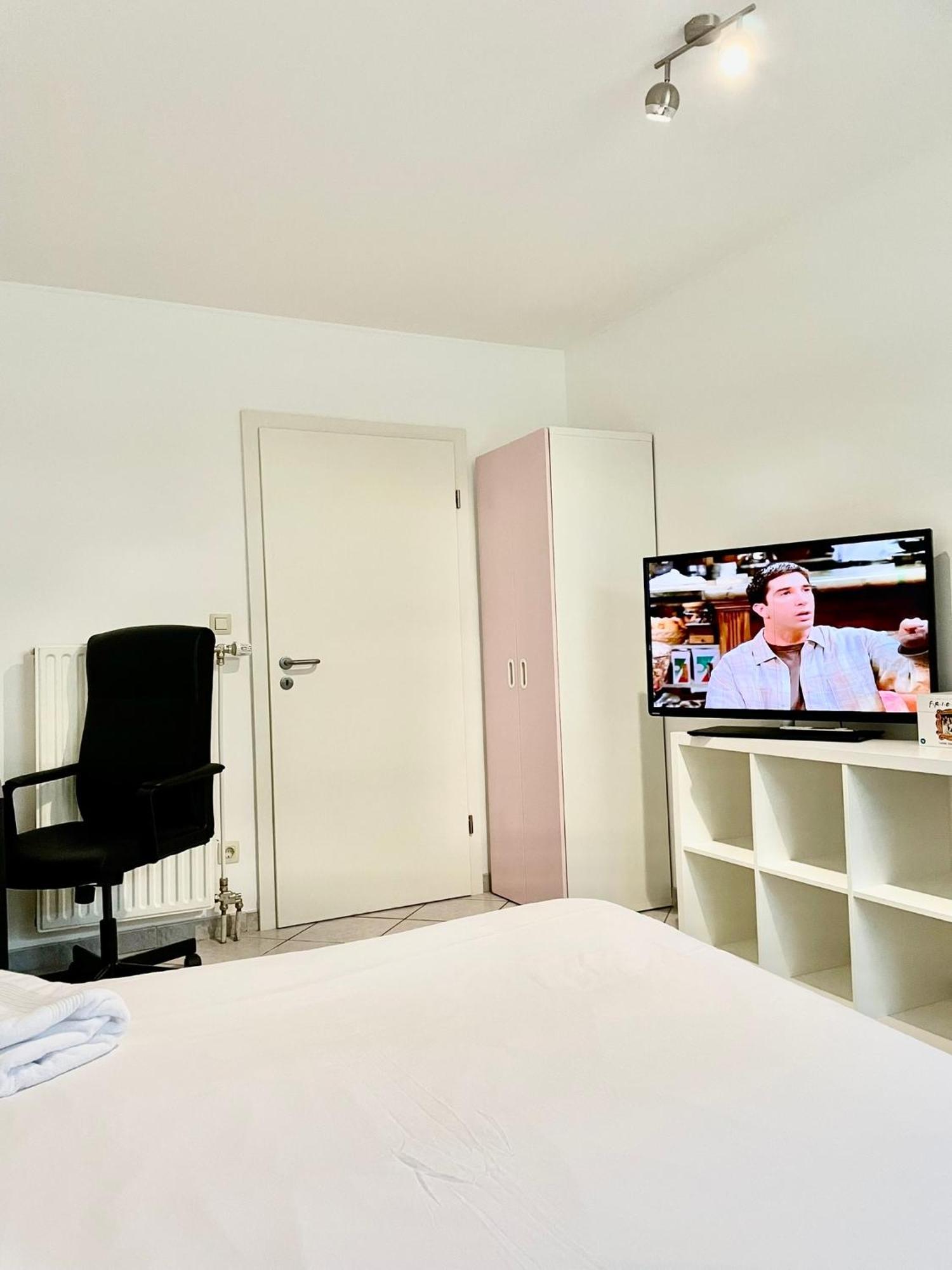 Large Room In Schuttrange Free Parking 10Mins To Airport Excellent Customer Services Exterior photo
